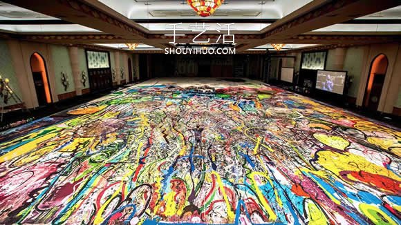 他画出世界上最大画布,为儿童筹集3000万美元(图3) 他画出世界上最大画布,为儿童筹集3000万美元(图3)