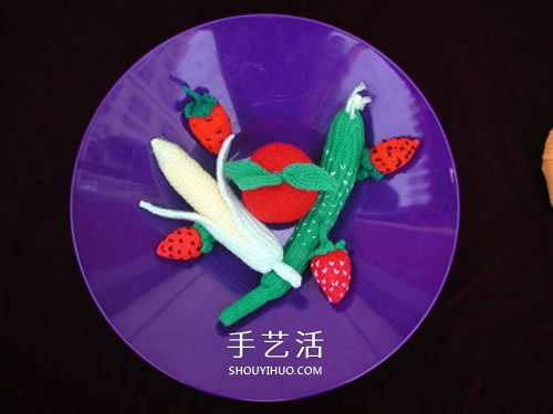 用毛线做水果的作品图片 还能当做趣味靠枕(图1) 用毛线做水果的作品图片 还能当做趣味靠枕(图1)