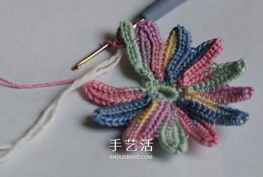 钩针编织五彩菊的方法图解 单元菊花的钩织方法(图7) 钩针编织五彩菊的方法图解 单元菊花的钩织方法(图7)