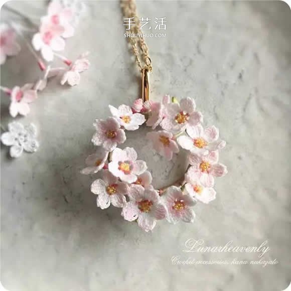 美得不像话!袖珍钩针花朵饰品作品图片欣赏(图3) 美得不像话!袖珍钩针花朵饰品作品图片欣赏(图3)