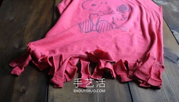 如何用10分钟制作一个不用缝制的T恤手提袋(图4) 如何用10分钟制作一个不用缝制的T恤手提袋(图4)