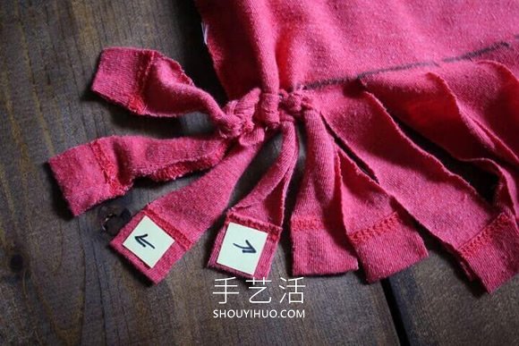 如何用10分钟制作一个不用缝制的T恤手提袋(图6) 如何用10分钟制作一个不用缝制的T恤手提袋(图6)