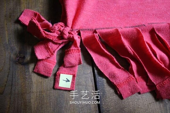 如何用10分钟制作一个不用缝制的T恤手提袋(图7) 如何用10分钟制作一个不用缝制的T恤手提袋(图7)
