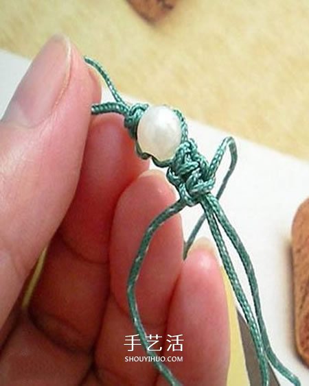 圣诞树小挂件的编法 手工编织圣诞树挂饰图解(图1) 圣诞树小挂件的编法 手工编织圣诞树挂饰图解(图1)