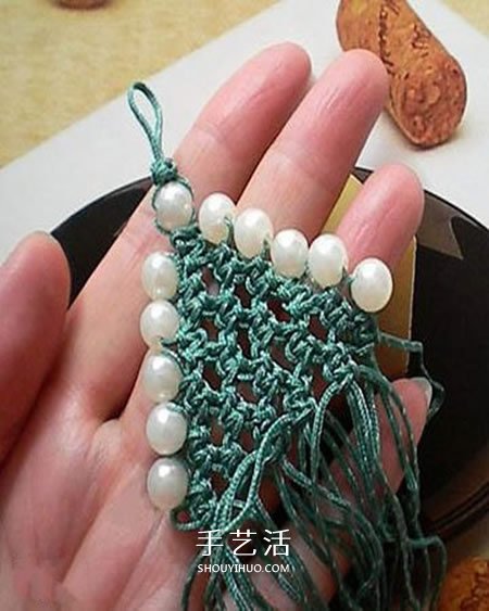 圣诞树小挂件的编法 手工编织圣诞树挂饰图解(图3) 圣诞树小挂件的编法 手工编织圣诞树挂饰图解(图3)
