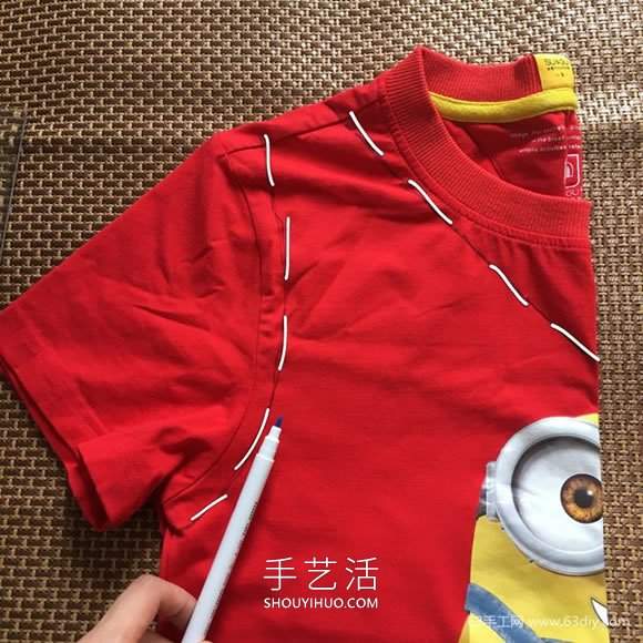 旧T恤改造带流苏性感背心的做法教程(图3) 旧T恤改造带流苏性感背心的做法教程(图3)
