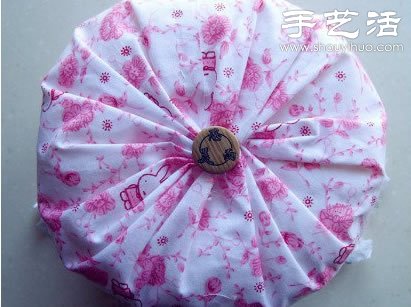 油桶+棉花+棉布 废物利用手工制作收纳筐(图1) 油桶+棉花+棉布 废物利用手工制作收纳筐(图1)