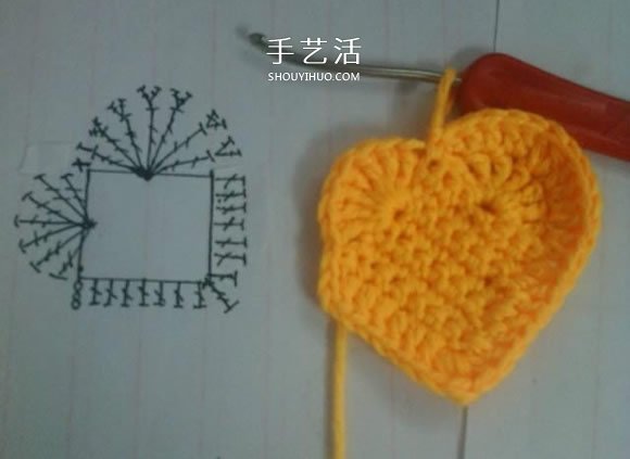 简单钩针编织教程:毛线爱心小挂饰的织法(图11) 简单钩针编织教程:毛线爱心小挂饰的织法(图11)
