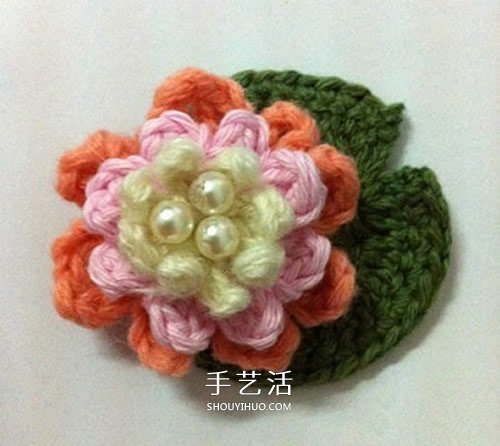 毛线编织莲花胸针的方法 钩针荷花胸花的编法 - 诺云双维造物网