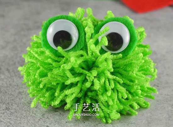 毛线小青蛙手工制作 幼儿做毛线球青蛙的方法(图4) 毛线小青蛙手工制作 幼儿做毛线球青蛙的方法(图4)