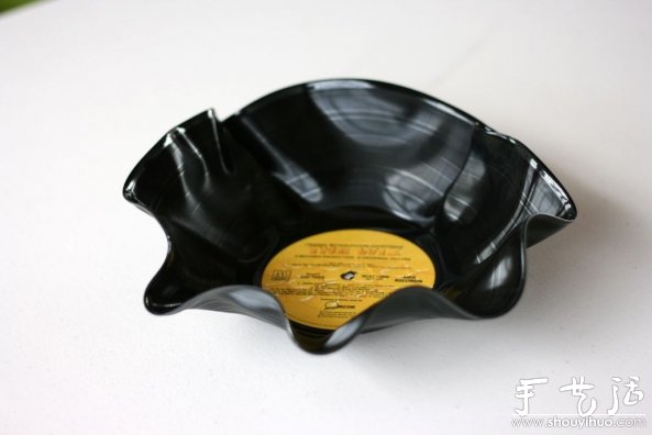 黑胶唱片手工DIY时尚果盘的教程(图1) 黑胶唱片手工DIY时尚果盘的教程(图1)