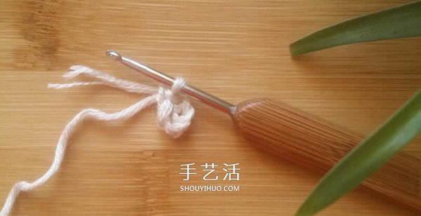 由单元花组合而成！手工钩针编织漂亮毯子图解(图2)
