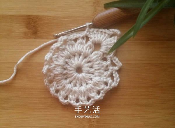 由单元花组合而成！手工钩针编织漂亮毯子图解(图6)
