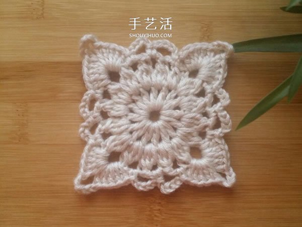 由单元花组合而成！手工钩针编织漂亮毯子图解(图7)