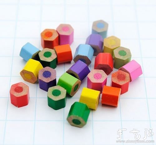 彩色铅笔变废为宝DIY漂亮项链的方法(图3) 彩色铅笔变废为宝DIY漂亮项链的方法(图3)