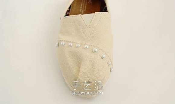 粘贴珍珠改造旧布鞋的简单方法图解(图3)