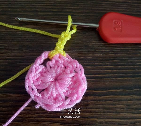 精美花样图案钩织方法 换线多色花样钩法(图10) 精美花样图案钩织方法 换线多色花样钩法(图10)