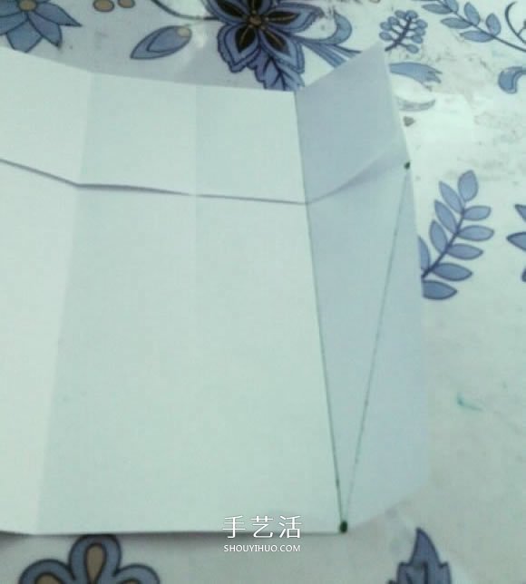 简单高脚杯的折法图解 折纸红酒杯的方法教程(图7) 简单高脚杯的折法图解 折纸红酒杯的方法教程(图7)