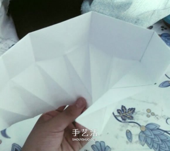 简单高脚杯的折法图解 折纸红酒杯的方法教程(图8) 简单高脚杯的折法图解 折纸红酒杯的方法教程(图8)