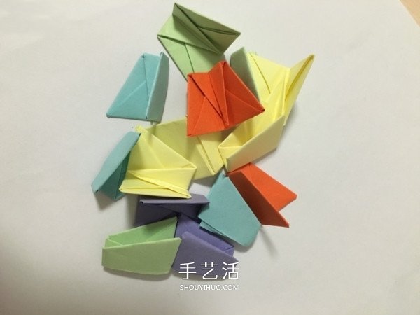 彩虹棒棒糖的折法图解 儿童折纸棒棒糖的方法(图8) 彩虹棒棒糖的折法图解 儿童折纸棒棒糖的方法(图8)