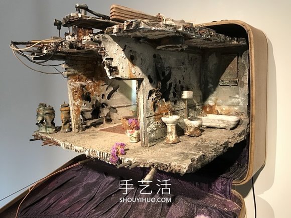 艺术家重建手提箱内难民对“家”的情感记忆(图4) 艺术家重建手提箱内难民对“家”的情感记忆(图4)