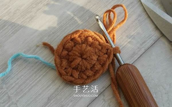 毛线钩织小熊的方法 可爱小熊玩偶的钩法图解(图17) 毛线钩织小熊的方法 可爱小熊玩偶的钩法图解(图17)
