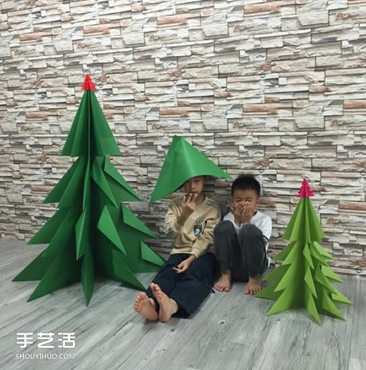 自制大圣诞树的方法 手工折纸大型圣诞树图解(图7) 自制大圣诞树的方法 手工折纸大型圣诞树图解(图7)