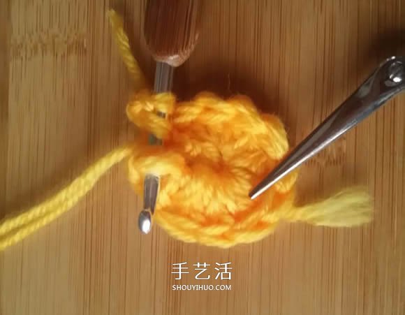 手工钩针编织单色花朵坐垫/杯垫的方法图解(图5) 手工钩针编织单色花朵坐垫/杯垫的方法图解(图5)