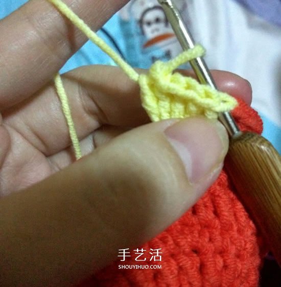 保温又防烫手!冬天玫瑰花毛线杯套编织图解(图3) 保温又防烫手!冬天玫瑰花毛线杯套编织图解(图3)