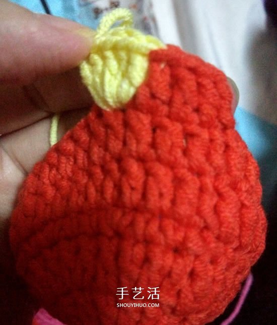 保温又防烫手!冬天玫瑰花毛线杯套编织图解(图2) 保温又防烫手!冬天玫瑰花毛线杯套编织图解(图2)