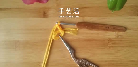 手工钩针编织单色花朵坐垫/杯垫的方法图解(图2) 手工钩针编织单色花朵坐垫/杯垫的方法图解(图2)