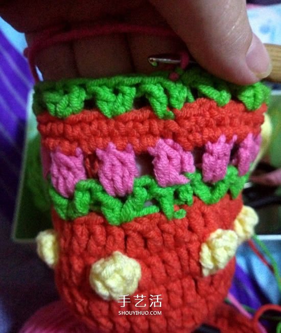 保温又防烫手!冬天玫瑰花毛线杯套编织图解(图4) 保温又防烫手!冬天玫瑰花毛线杯套编织图解(图4)