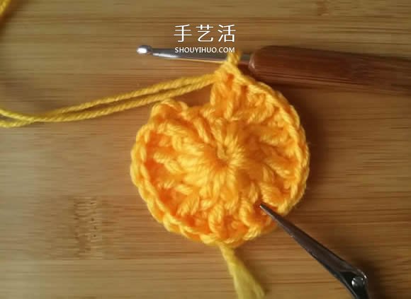 手工钩针编织单色花朵坐垫/杯垫的方法图解(图7) 手工钩针编织单色花朵坐垫/杯垫的方法图解(图7)