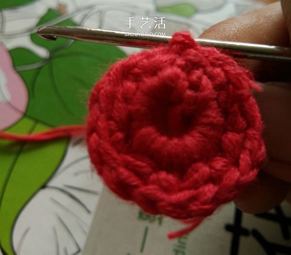 毛线小花的钩针编织图解 六瓣花朵的编织教程(图4) 毛线小花的钩针编织图解 六瓣花朵的编织教程(图4)