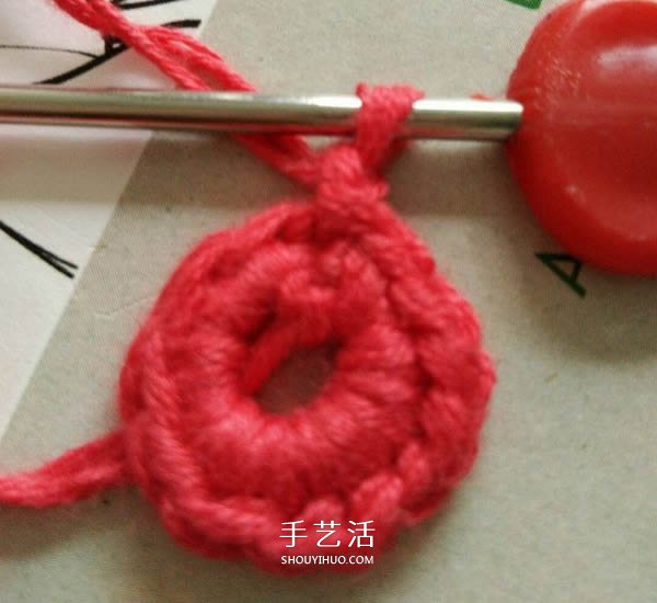 毛线小花的钩针编织图解 六瓣花朵的编织教程(图2) 毛线小花的钩针编织图解 六瓣花朵的编织教程(图2)