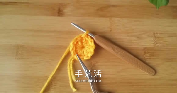 手工钩针编织单色花朵坐垫/杯垫的方法图解(图3) 手工钩针编织单色花朵坐垫/杯垫的方法图解(图3)