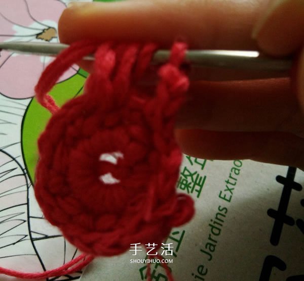 毛线小花的钩针编织图解 六瓣花朵的编织教程(图5) 毛线小花的钩针编织图解 六瓣花朵的编织教程(图5)
