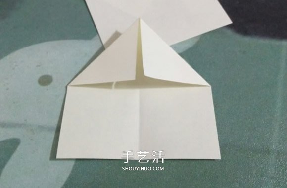 简易圣诞花环折纸图解 幼儿折圣诞花环的折法(图2) 简易圣诞花环折纸图解 幼儿折圣诞花环的折法(图2)