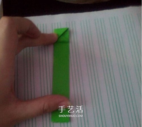 纸戒指的折法图解教程 折纸戒指简单又可爱(图8) 纸戒指的折法图解教程 折纸戒指简单又可爱(图8)