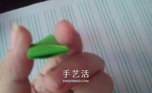 纸戒指的折法图解教程 折纸戒指简单又可爱(图11) 纸戒指的折法图解教程 折纸戒指简单又可爱(图11)