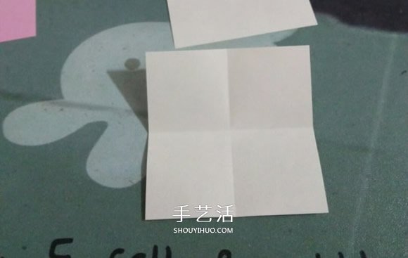 简易圣诞花环折纸图解 幼儿折圣诞花环的折法(图1) 简易圣诞花环折纸图解 幼儿折圣诞花环的折法(图1)