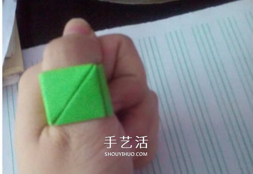 纸戒指的折法图解教程 折纸戒指简单又可爱(图13) 纸戒指的折法图解教程 折纸戒指简单又可爱(图13)