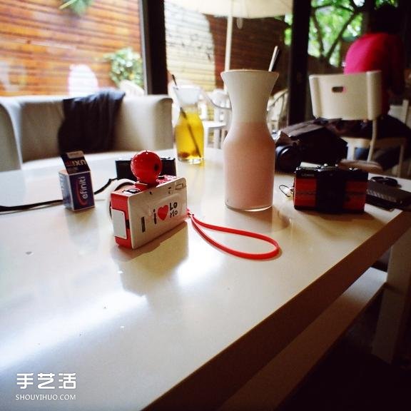 旧相机改造翻新DIY 胶带纸改造相机的方法(图3) 旧相机改造翻新DIY 胶带纸改造相机的方法(图3)
