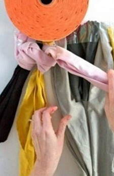 旧衣服/布条利用 手工编织漂亮地毯的步骤(图3) 旧衣服/布条利用 手工编织漂亮地毯的步骤(图3)