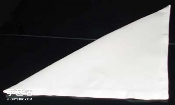 餐巾折叠方法图解 简单折出立体的皇冠(图2)