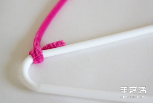 毛根简单改造旧衣架 让吊带衣服不再滑落(图3) 毛根简单改造旧衣架 让吊带衣服不再滑落(图3)