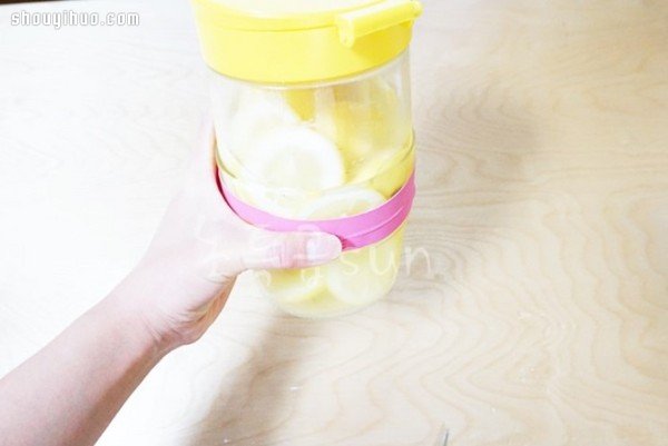 破洞塑胶手套改造 DIY制作10种生活小道具(图9) 破洞塑胶手套改造 DIY制作10种生活小道具(图9)