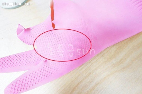 破洞塑胶手套改造 DIY制作10种生活小道具(图10) 破洞塑胶手套改造 DIY制作10种生活小道具(图10)