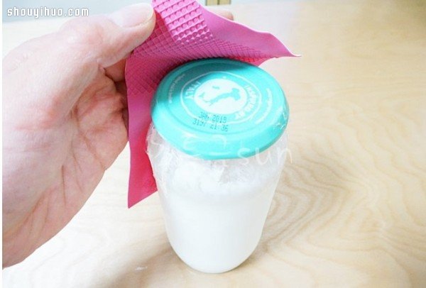 破洞塑胶手套改造 DIY制作10种生活小道具(图11) 破洞塑胶手套改造 DIY制作10种生活小道具(图11)