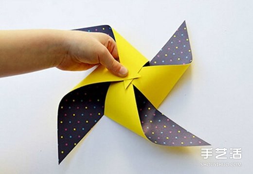 手工折纸风车图解教程 简单幼儿风车制作过程(图5)